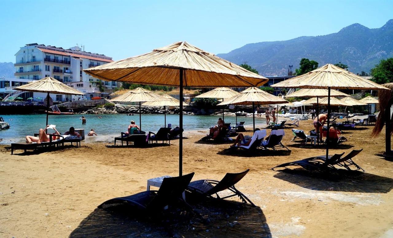 Celebrity Hotel Lapithos  Exterior photo